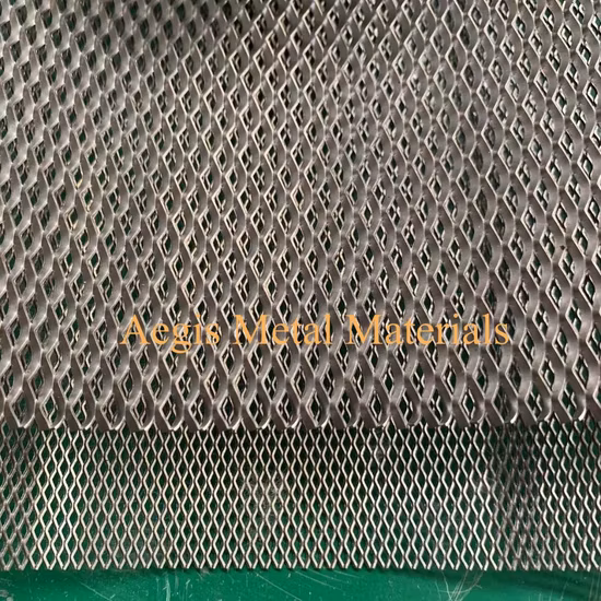 0,6 mm 2,7 mm 3 * 6 5 * 10 mm Gr1 Gr2 Titanmetall-Streckgitterplatte